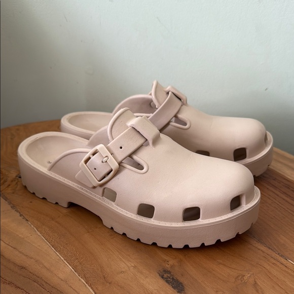 Free People Cream Mules & Clogs - Picture 1 of 7